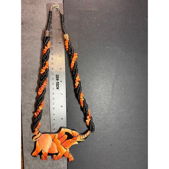 Vintage Lee Sands coral inlay elephant necklace - Picture 10 of 16